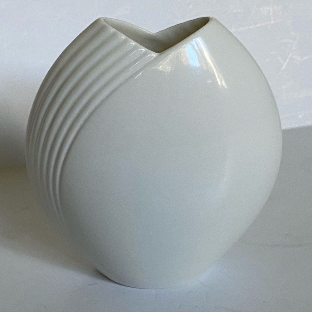 Art Deco Vase Christopher Stuart Tempest Bone China Y1510 White 6.5” Vintage EUC